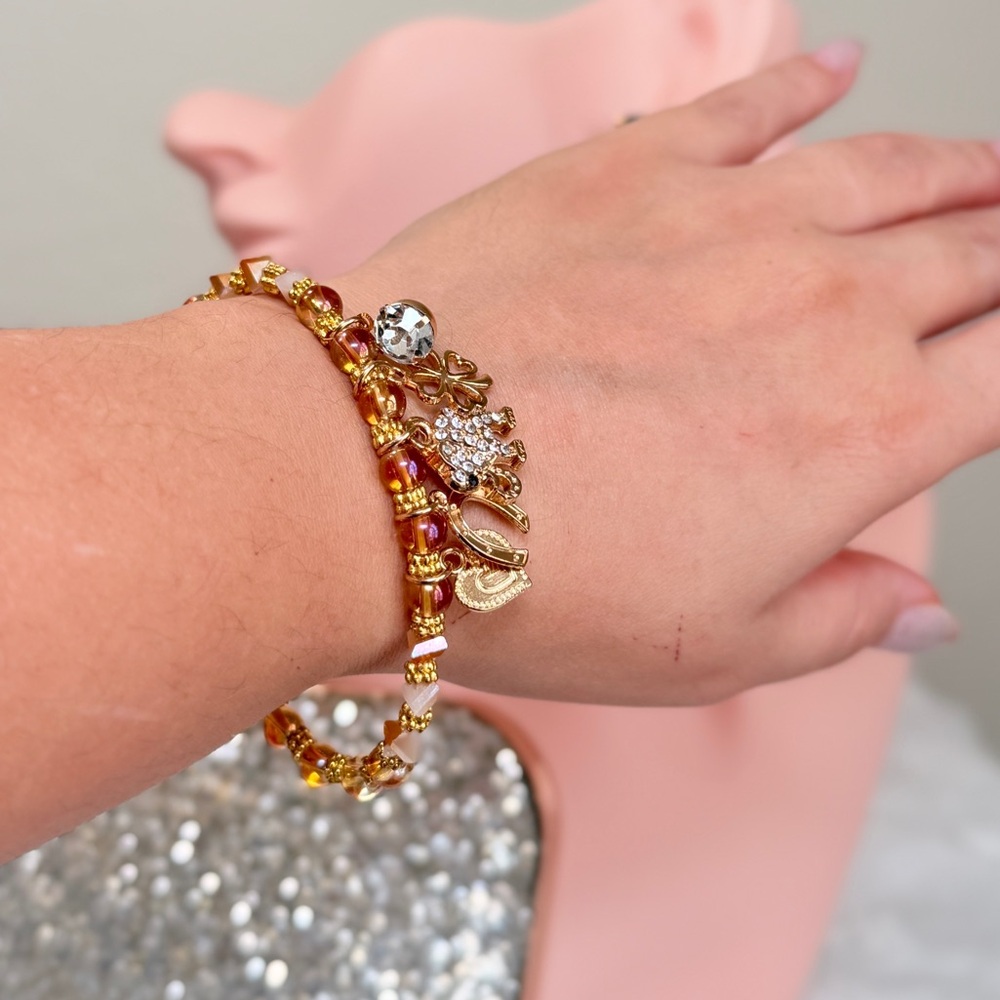 ⚜️ Gold Charm Bracelet with Heart and Clover Accents - Picture 5 of 5